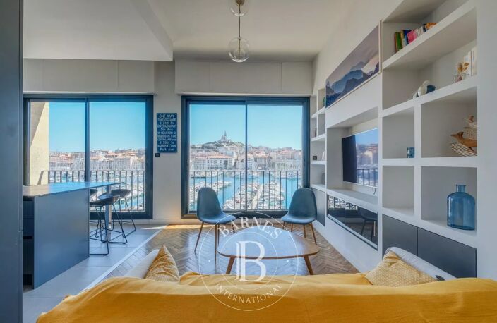 VENTE - MARSEILLE - VIEUX-PORT - APPARTEMENT SUR LE PORT ET LA M — photo 3