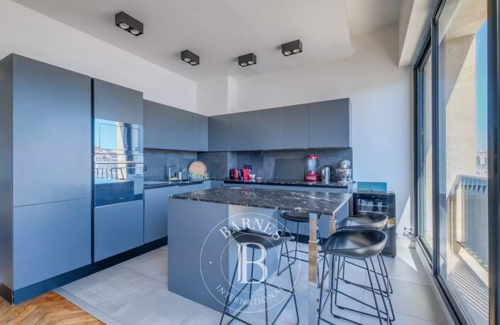 VENTE - MARSEILLE - VIEUX-PORT - APPARTEMENT SUR LE PORT ET LA M — photo 4