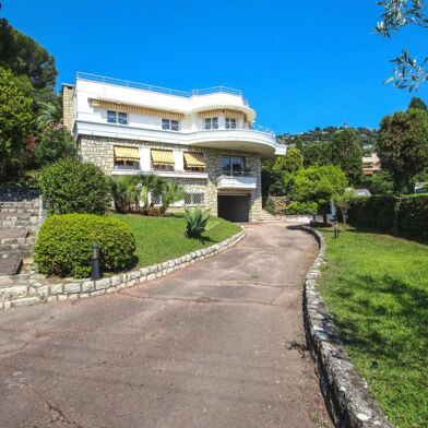 Appartement 4 pièces 3090 €