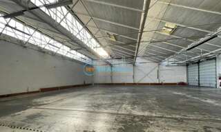 Local industriel  820 m² à louer à Massy (91300)