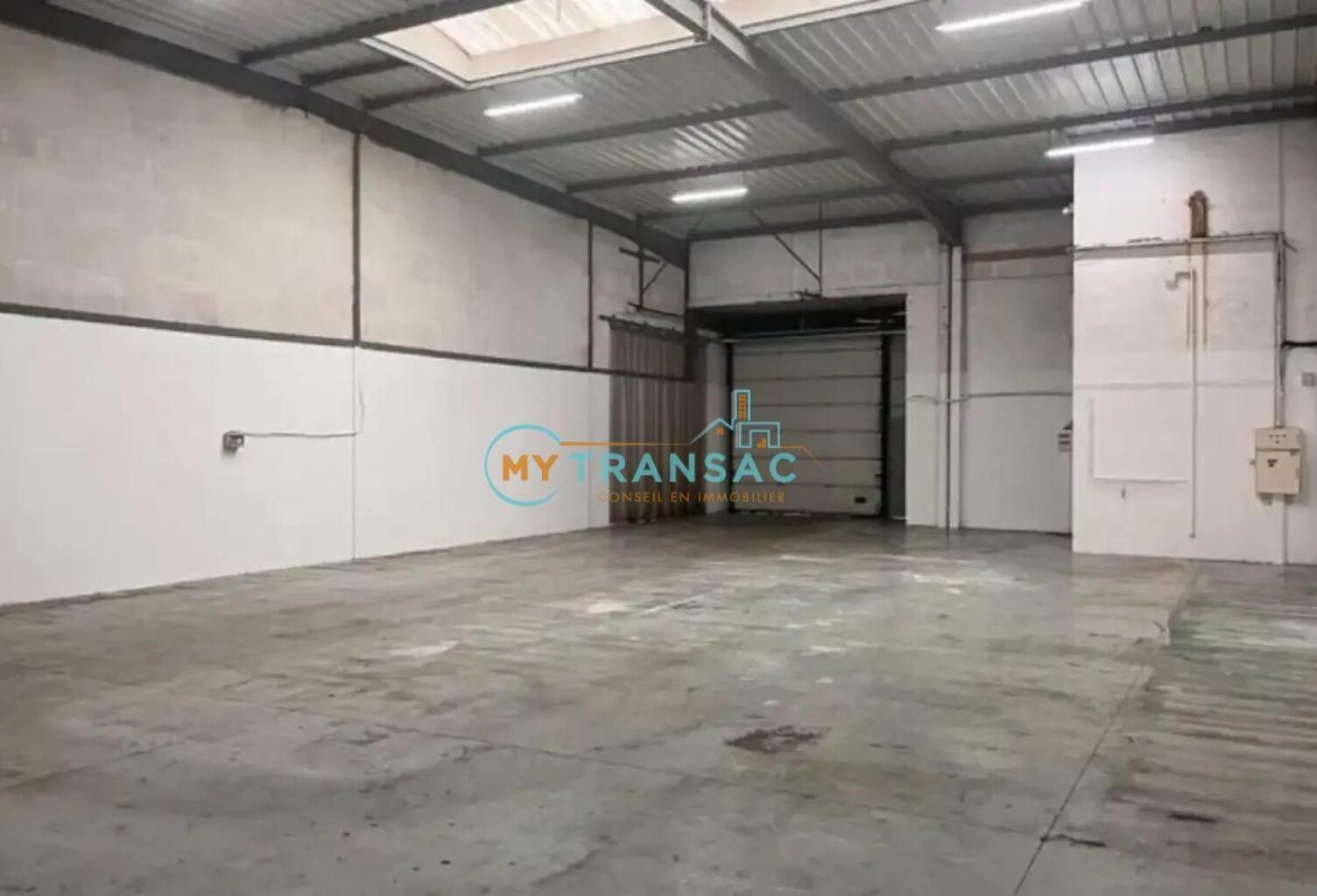 My Transac vous propose à la location des locaux d'activités et bureaux d'environ 722m² ou 2 lots : 366m² et 356m² situé à Bondy — photo 1