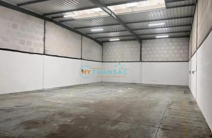 My Transac vous propose à la location des locaux d'activités et bureaux d'environ 722m² ou 2 lots : 366m² et 356m² situé à Bondy — photo 2