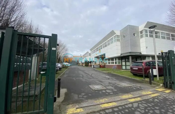 My Transac vous propose à la location des locaux d'activités et bureaux d'environ 722m² ou 2 lots : 366m² et 356m² situé à Bondy — photo 4