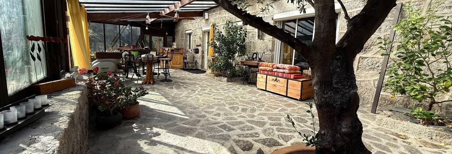 Maison 8 Pièces 270 m² à vendre à Monts-de-Randon (48700)