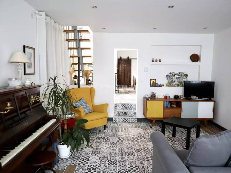 Maison située au coeur de La CHARTRE SUR LE LOIR, entièrement rénovée en 2022. — photo 1