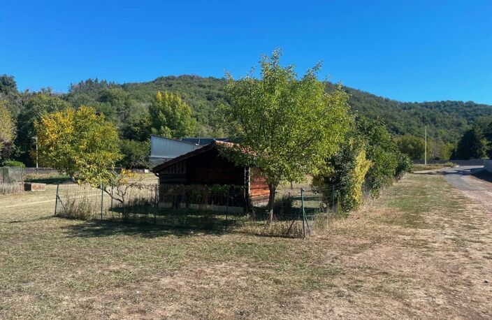 BELLE MAISON DE BOURG AVEC GARAGES ET JARDIN — photo 3