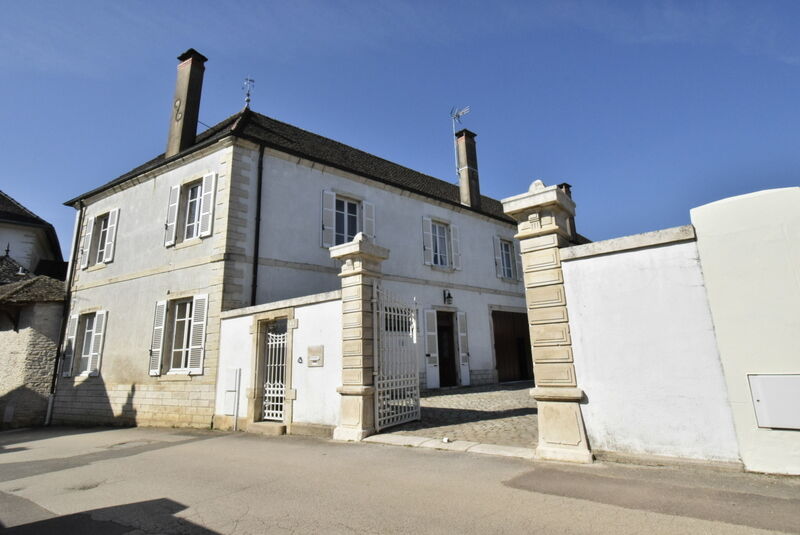 Villa / Maison  T7 à vendre Rully 71150