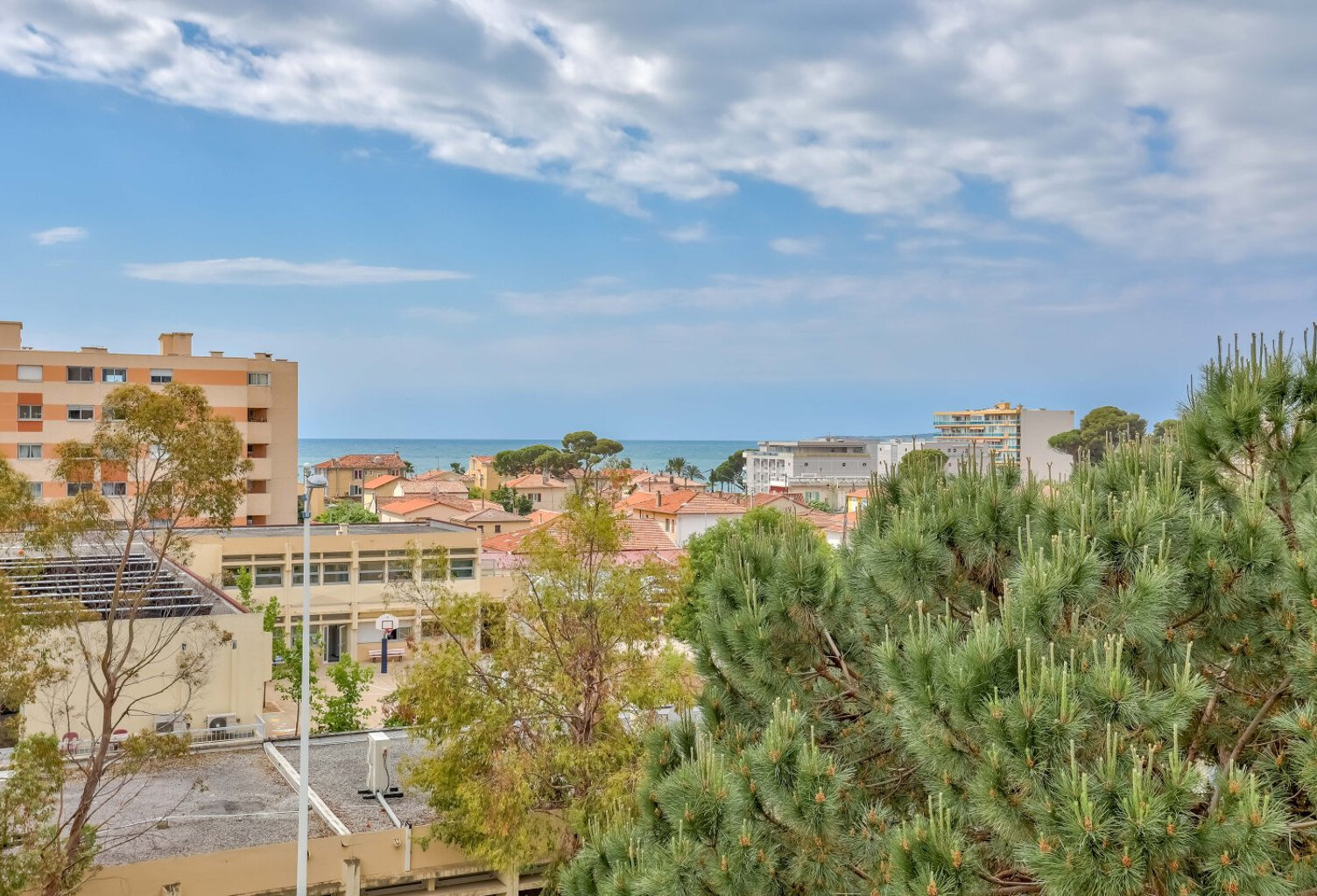 Cros de Cagnes, 3/4 pièces lumineux de 71 m2 avec double séj — photo 1