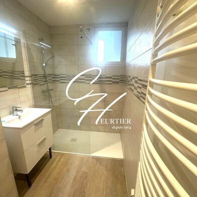 Appartement 3 pièces 830 €