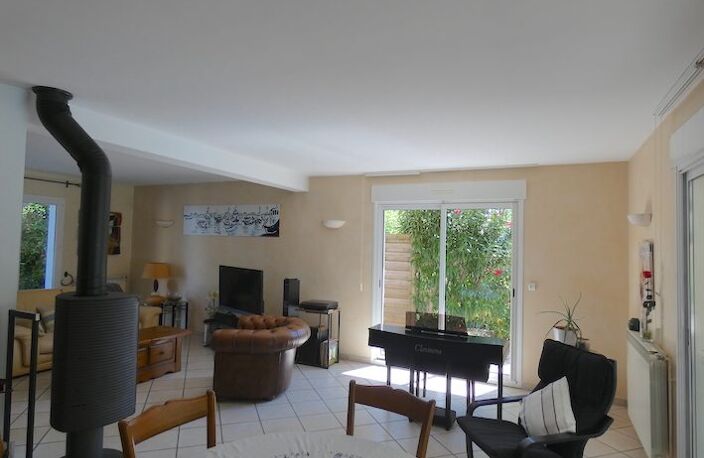 40700 HAGETMAU / MAISON T6 DE 185 M2 ENVIRON / 5 CHAMBRES / PISC — photo 5