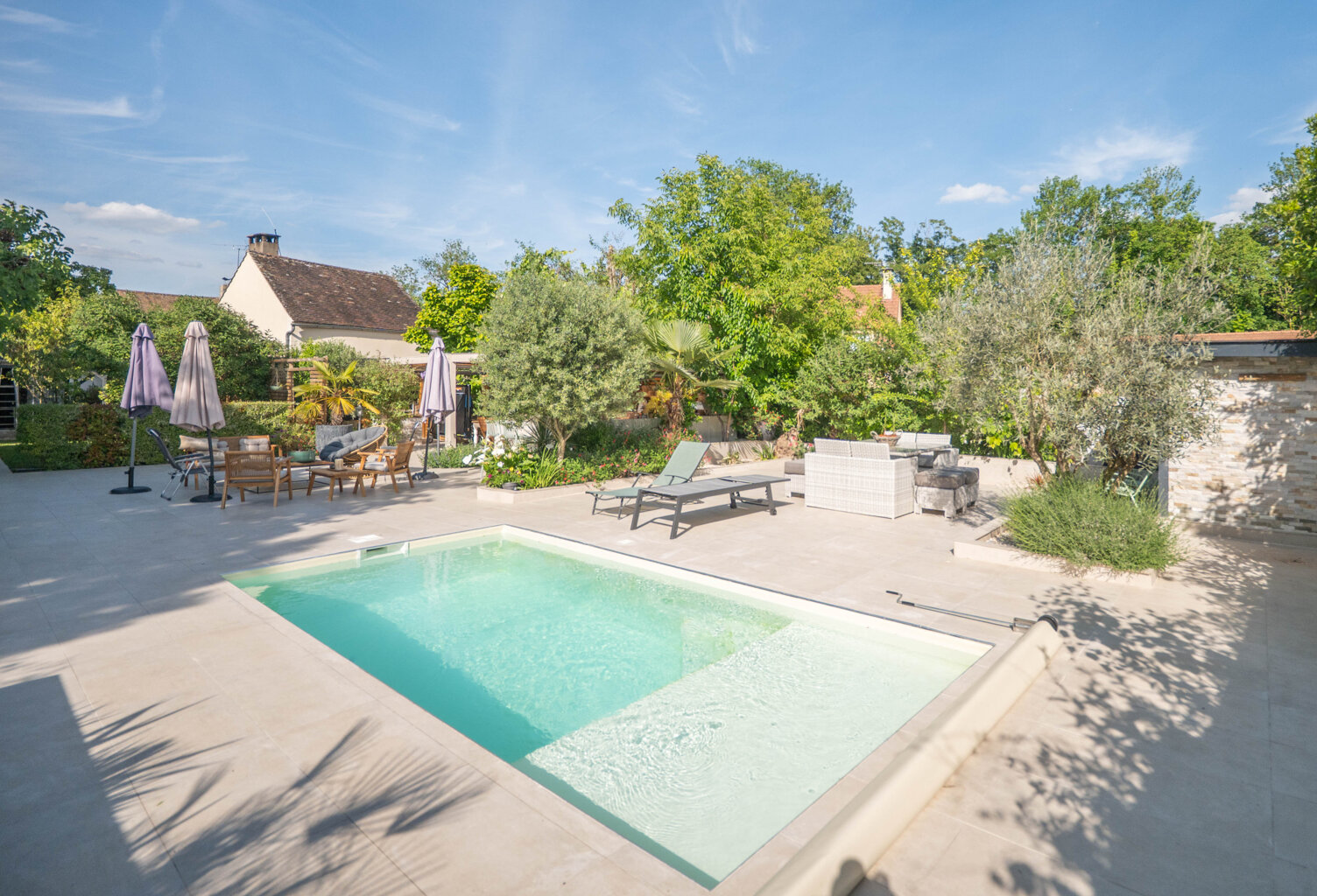 ITTEVILLE: Maison familiale rénovée avec jardin, piscine et — photo 1