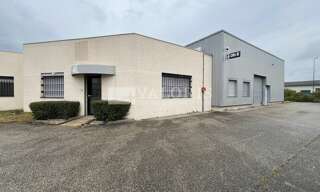 Commerce  235 m² à louer à Vaulx-en-Velin (69120)