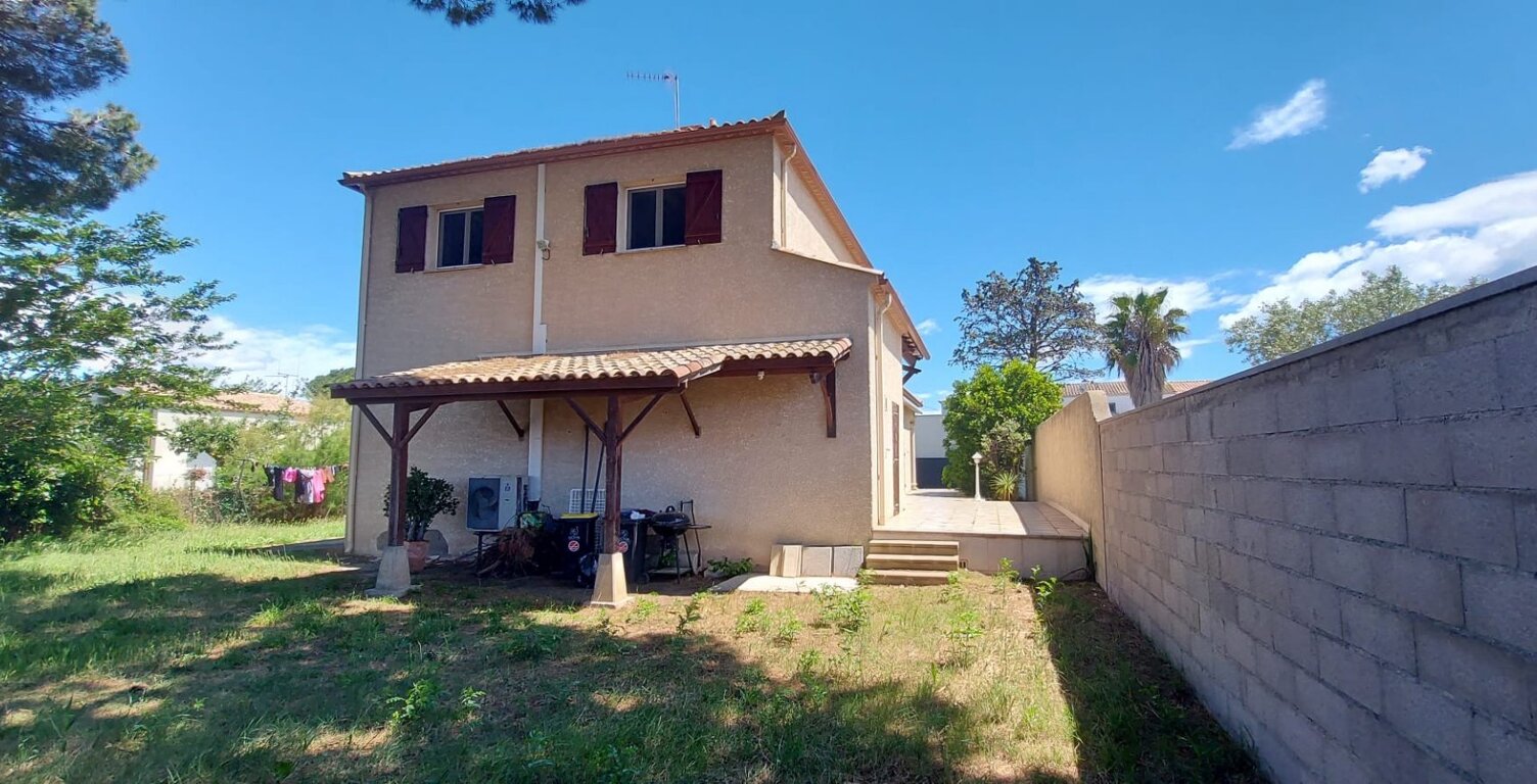 Villa — photo 1