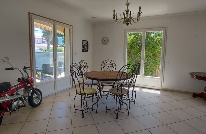 Villa — photo 2