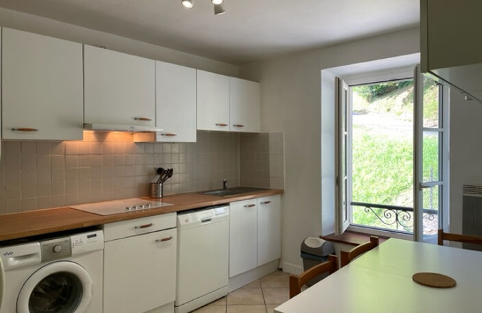 Proche centre ville, 2 appartements T2 à vendre (actuellement loués) dans une maison de ville. — photo 2