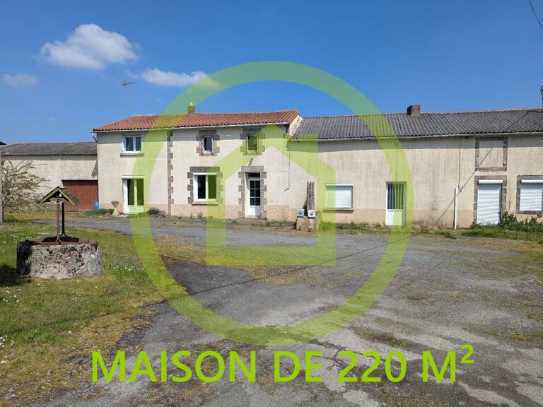 Maison et dépendances — photo 1