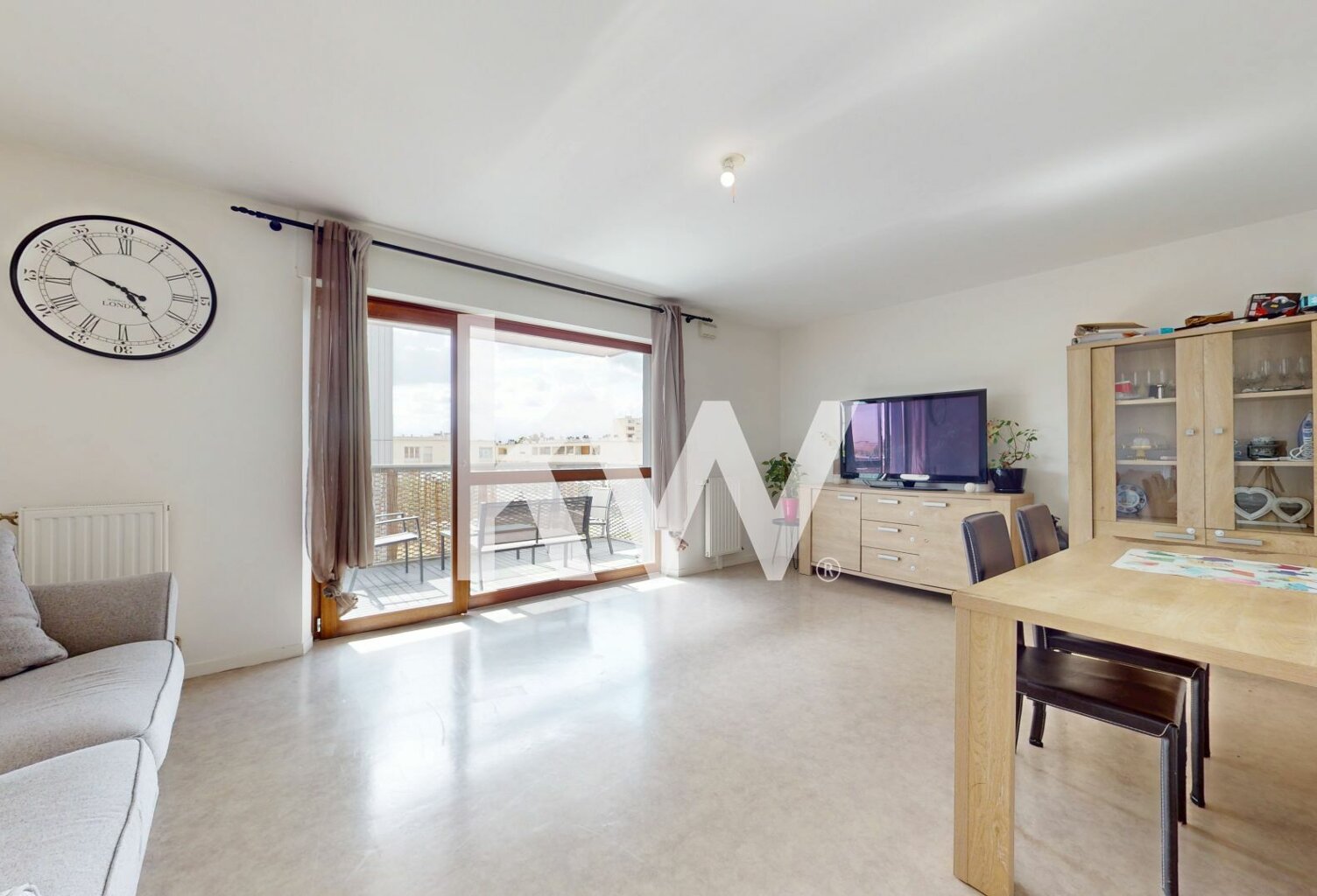 A VENDRE / APPARTEMENT AVEC TERRASSE ET GARAGE BOX -REIMS — photo 1