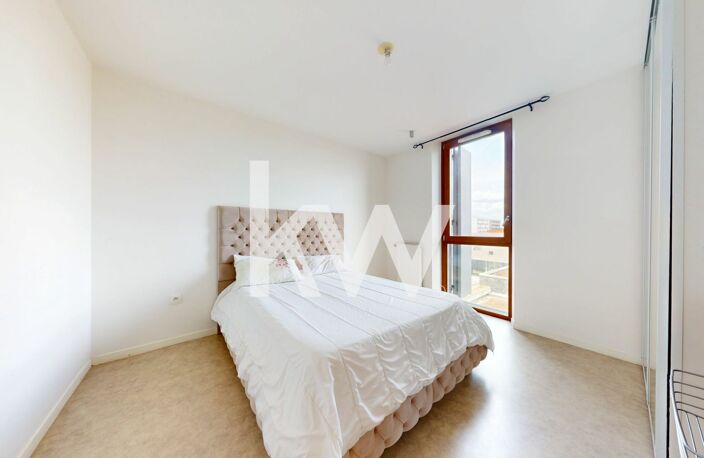 A VENDRE / APPARTEMENT AVEC TERRASSE ET GARAGE BOX -REIMS — photo 4