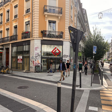 Commerce 6 pièces 300000 €