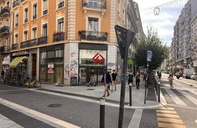 ANGLE AIGLE BERRIAT MURS COMMERCIAUX — photo du bien