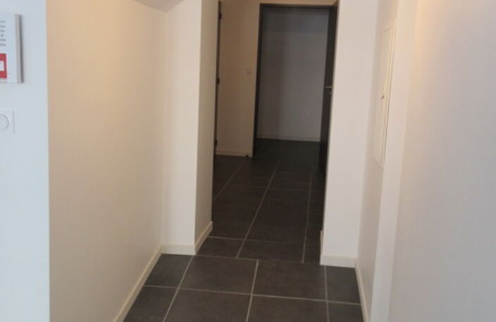 Quartier St Cyrice-Rodez, local commercial et/ou professionnel avec parking — photo 3