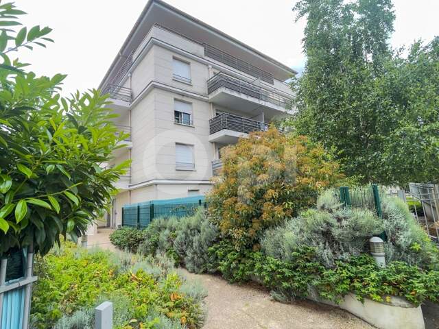 Vendu Occupé Appartement F2 avec Parking  À Vendre à Vernouillet — photo du bien