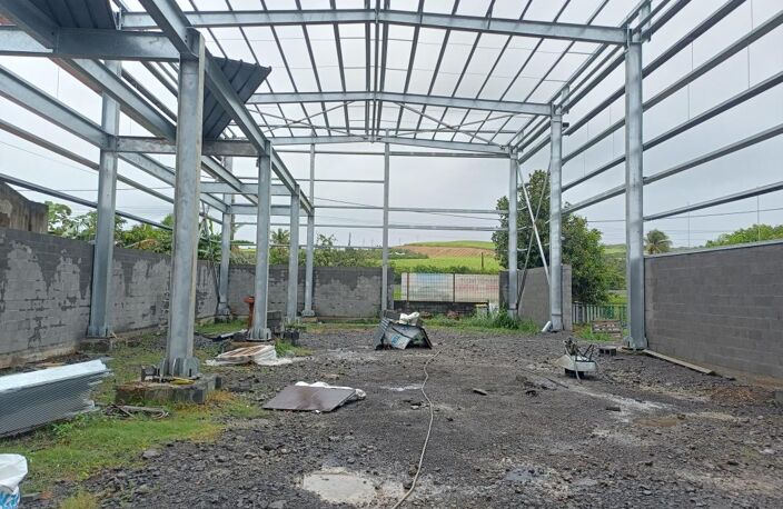 Deux locaux de 354 m² - Sainte-Suzanne — photo 2