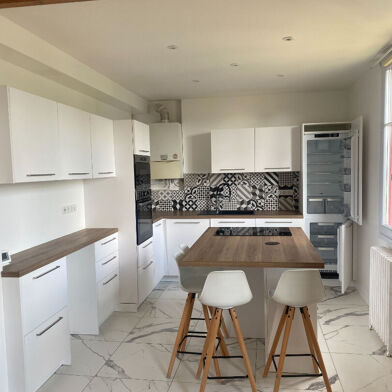 Appartement 3 pièces 859 €