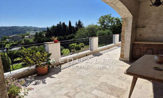 Maison 5 Pièces 158 m² à vendre à Saint-Jeannet (06640)