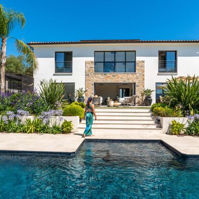 Maison 5 pièces 746260 €