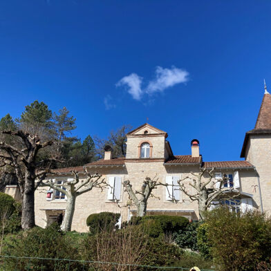 Maison 10 pièces 888250 €