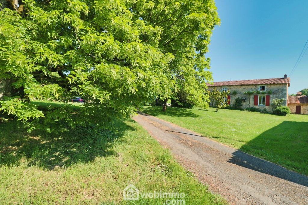 Photo Longère - 295m² - Sommières-du-Clain image 1/4