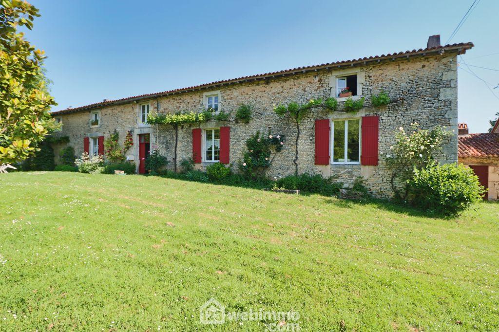 Photo Longère - 295m² - Sommières-du-Clain image 2/4