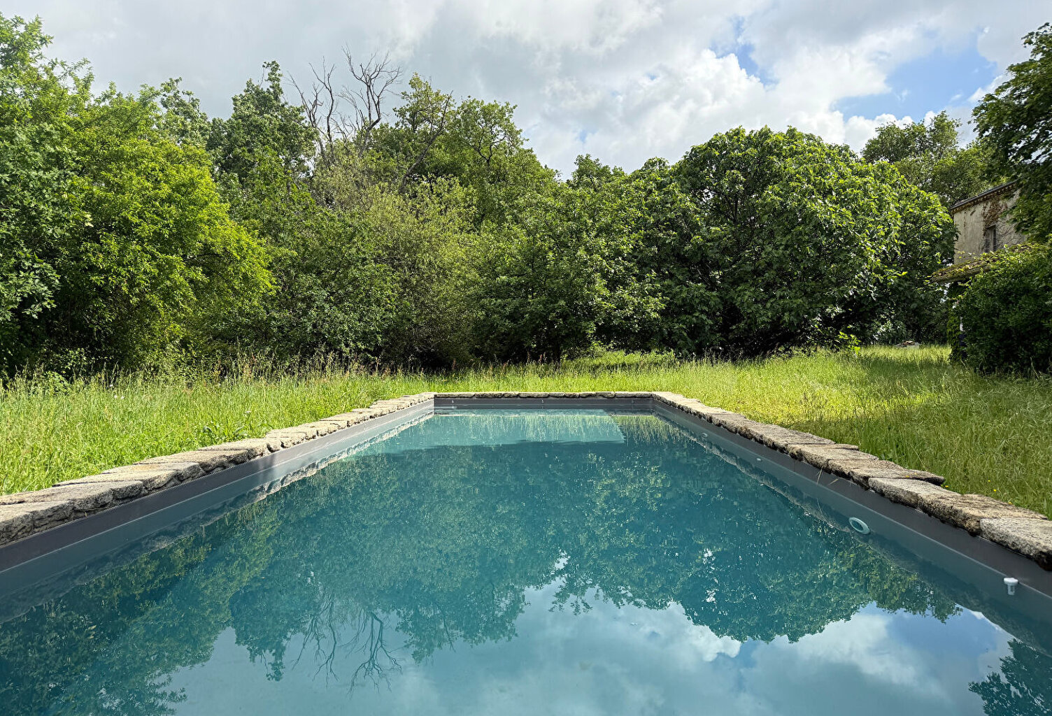 MAISON DE PAYS SUR PARC AVEC PISCINE — photo 1