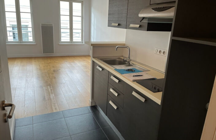 A LA ROCHELLE  T2  A LOUER centre ville — photo 2