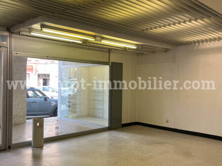 local commercial — photo 1