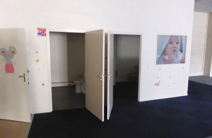 CELLULE COMMERCIALE MONETEAU - 1000 m2 -  LOCATION EPHEMERE TOUTES DUREES — photo 4