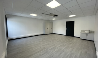 Bureau  30 m² à louer à Saint-Jean-le-Vieux (64220)