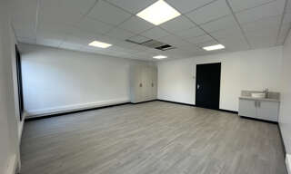 Commerce  36 m² à louer à Saint-Jean-le-Vieux (64220)