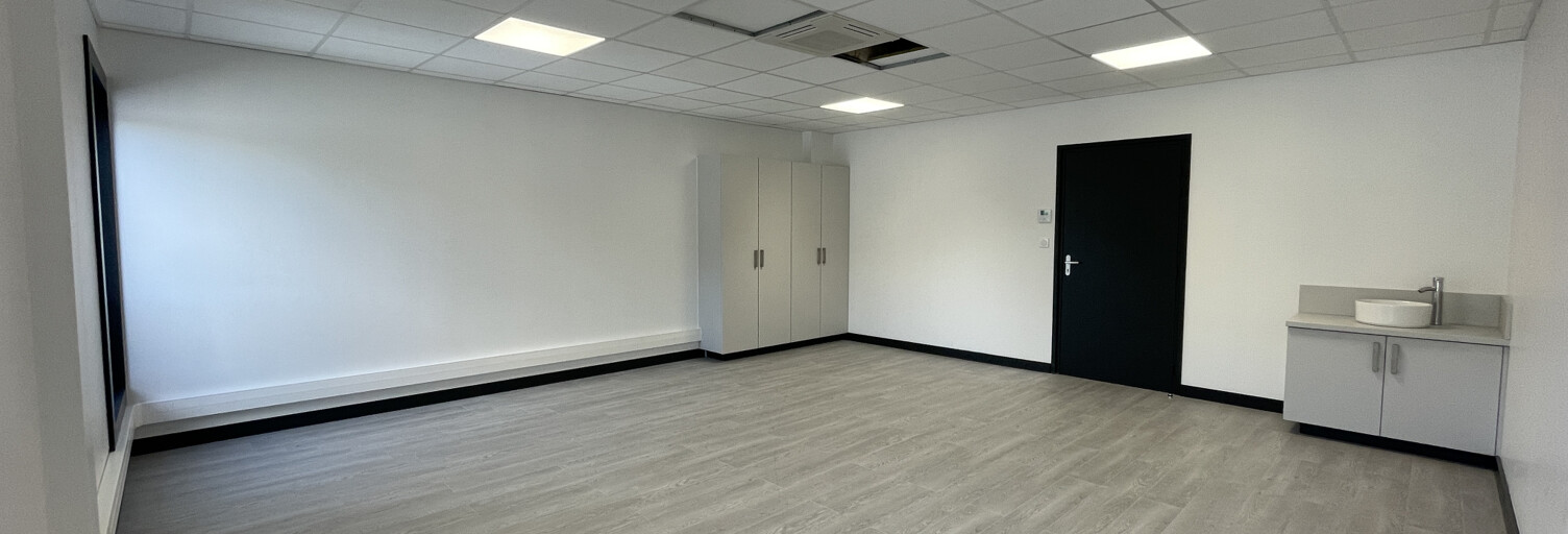 Commerce  36 m² à louer à Saint-Jean-le-Vieux (64220)