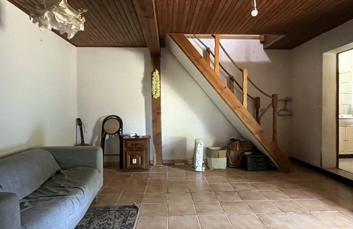 Maison en pierre de 3 pièces principales — photo 2