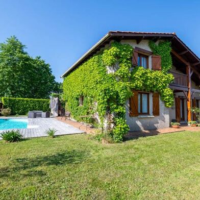 Maison 7 pièces 365680 €