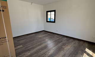 Commerce  89 m² à louer à Lambesc (13410)