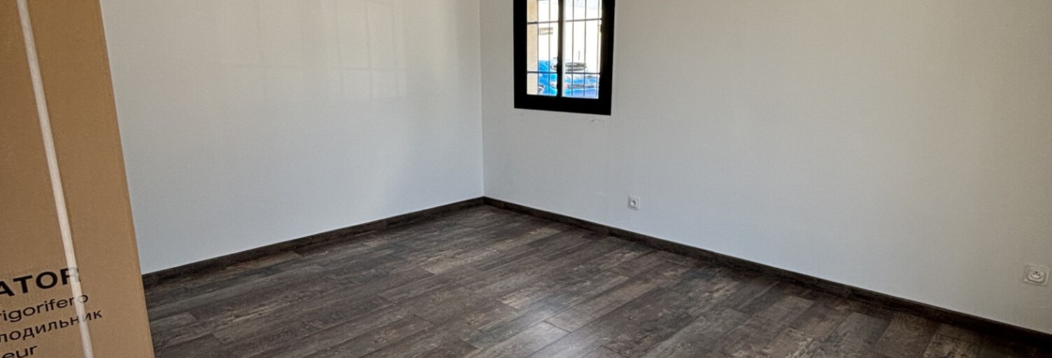 Commerce  89 m² à louer à Lambesc (13410)