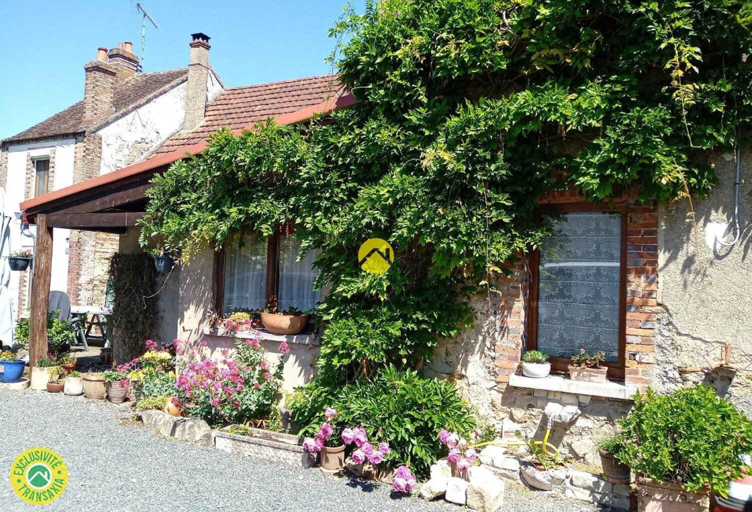 AU COEUR DU VILLAGE — photo 1