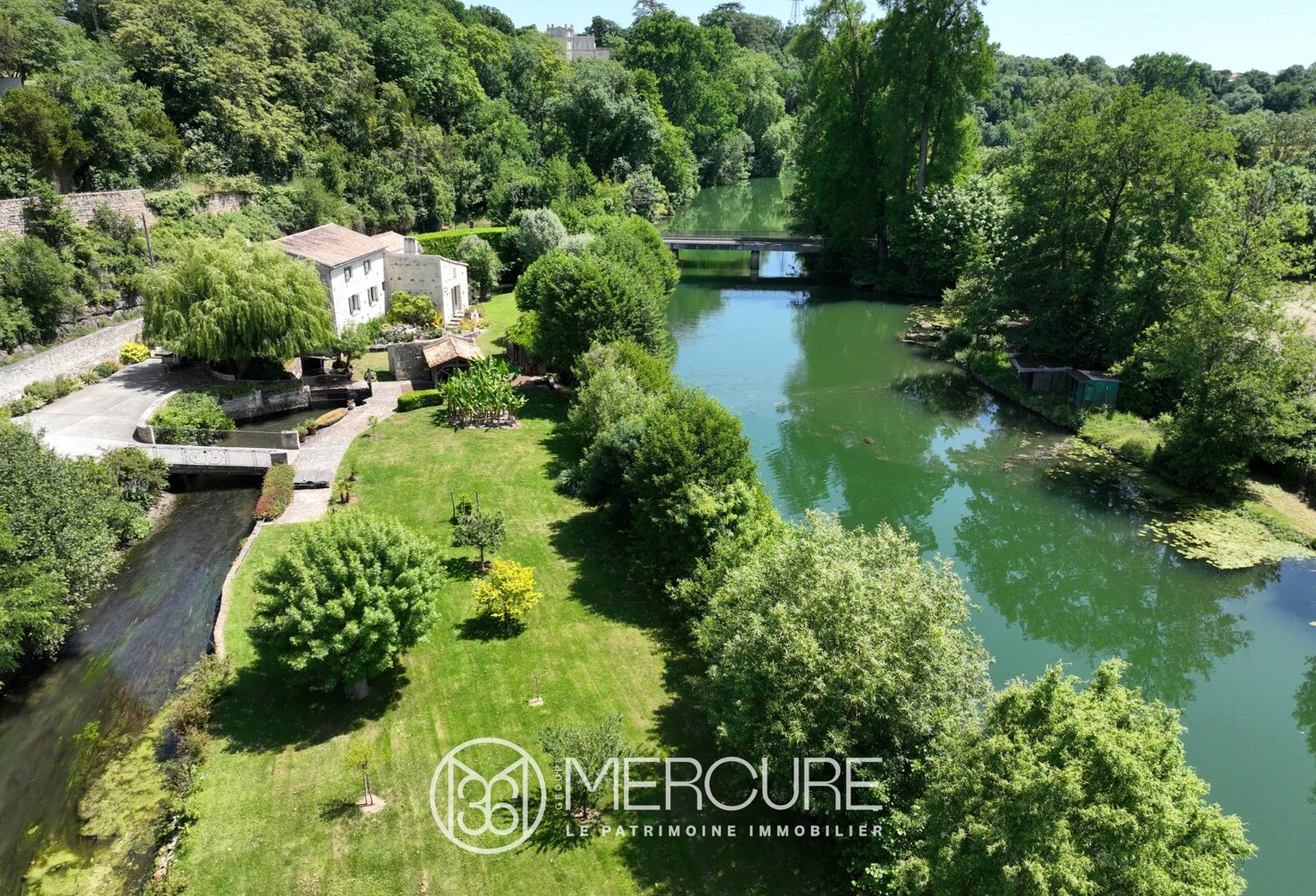 PROPRIETE BORDEE PAR LA RIVIERE — photo 1