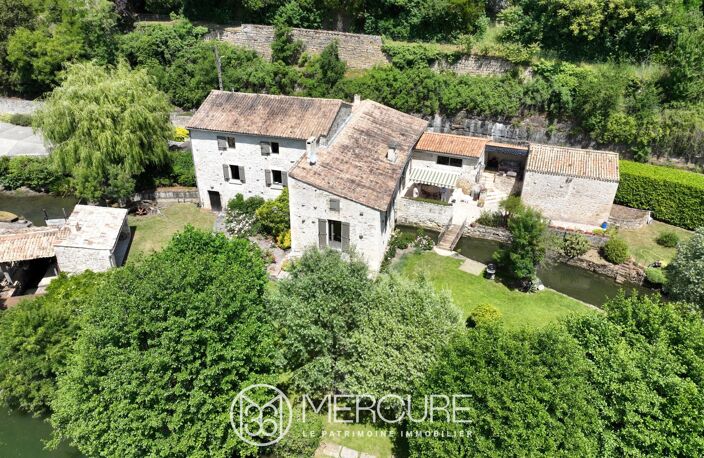 PROPRIETE BORDEE PAR LA RIVIERE — photo 2