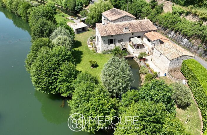 PROPRIETE BORDEE PAR LA RIVIERE — photo 3