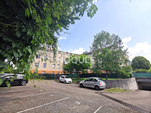 Appartement avec balcon au centre de Tignieu — photo du bien