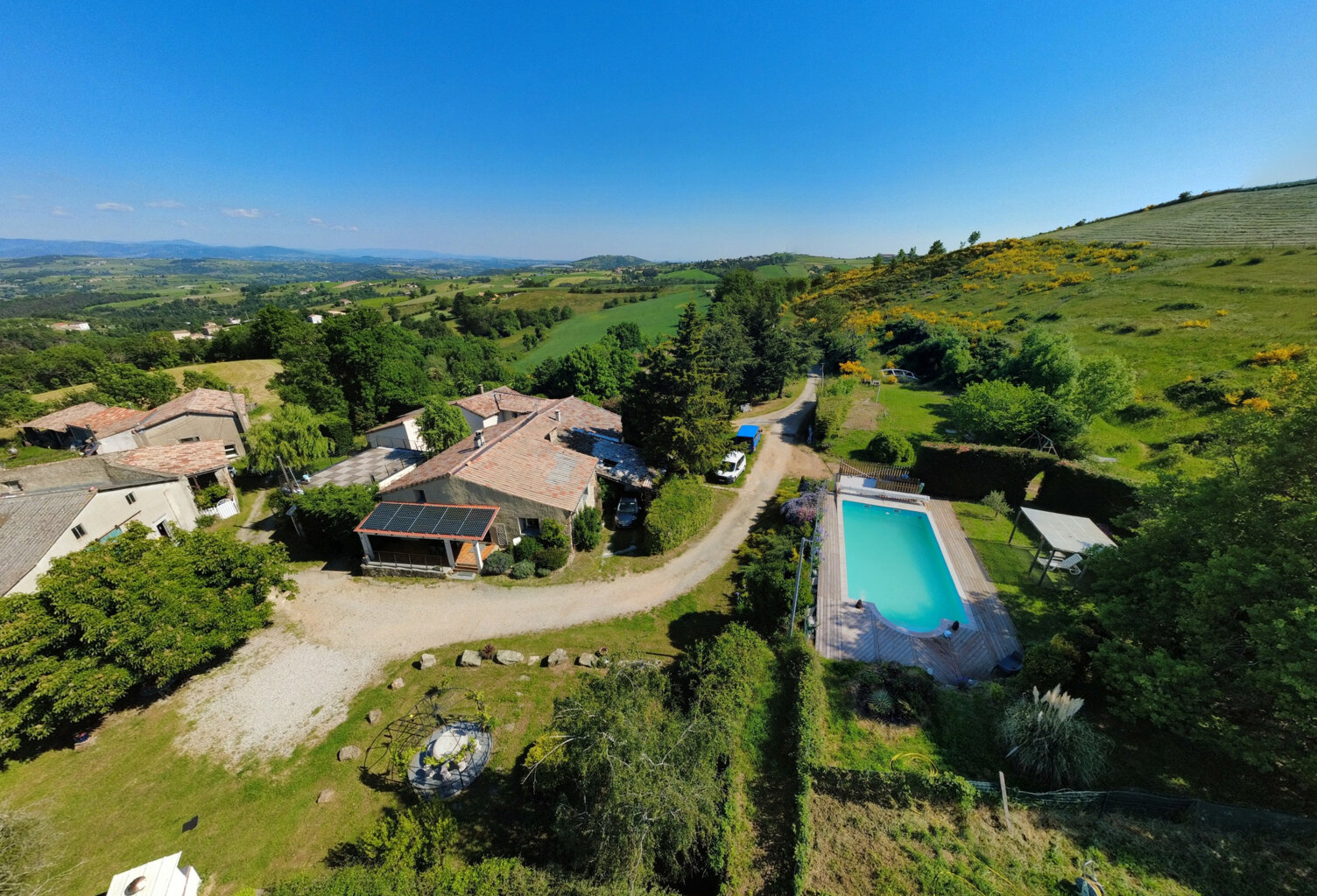 Propriété de charme avec gîte, piscine et dépendances   cadr — photo 1